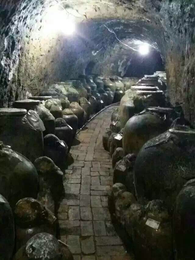 贵州茅台镇华强酒厂招商，贴牌，团购，批发。最低一瓶起订做。电话18585218765