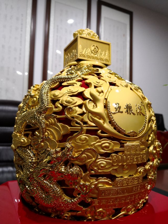 五粮液原浆酒，10斤装 价格也不菲。