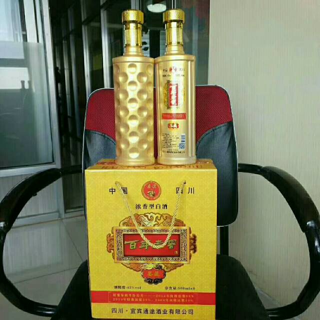 百年老窖系列，年份酒。
