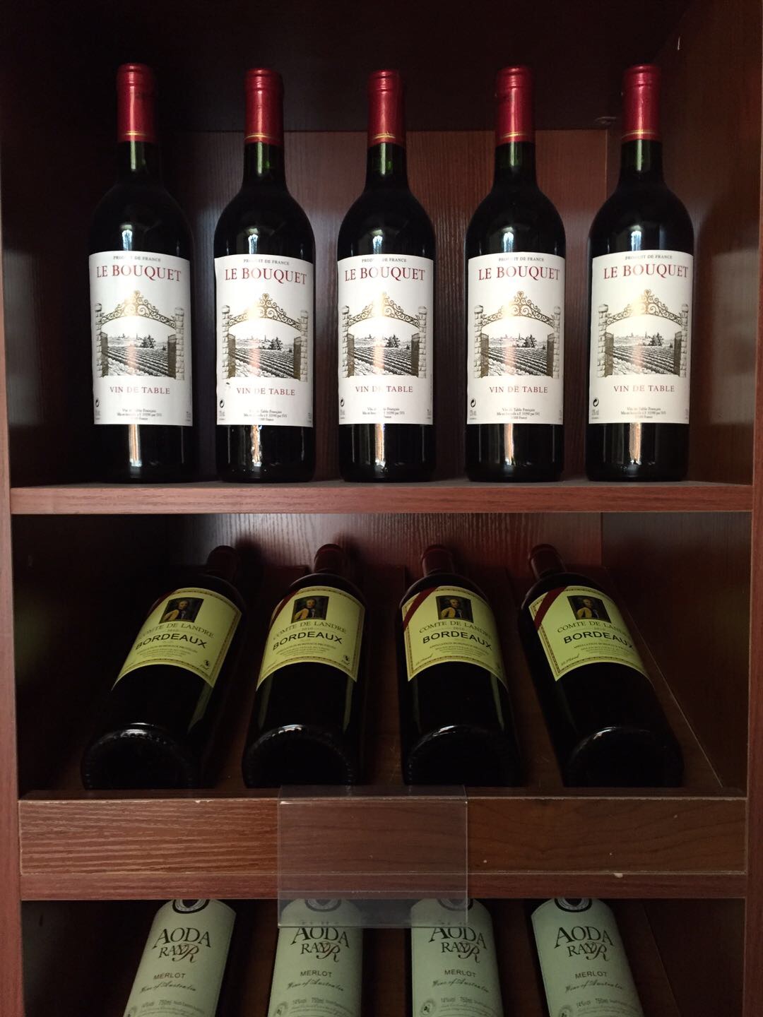 马车酒庄在新年到来之际。凡是到酒庄购酒的，都有优惠和礼品相送。酒庄主要法国进口的