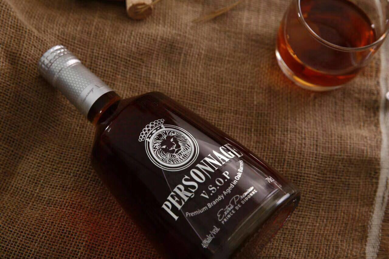 马车酒庄在新年到来之际。凡是到酒庄购酒的，都有优惠和礼品相送。酒庄主要法国进口的