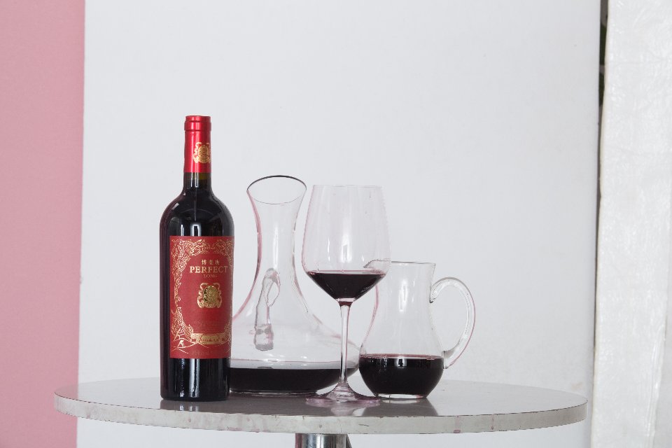 宁夏红寺堡汇达阳光生态酒庄，博斐珑葡萄酒！诚邀您来成为合作人！微信号：xilongzh