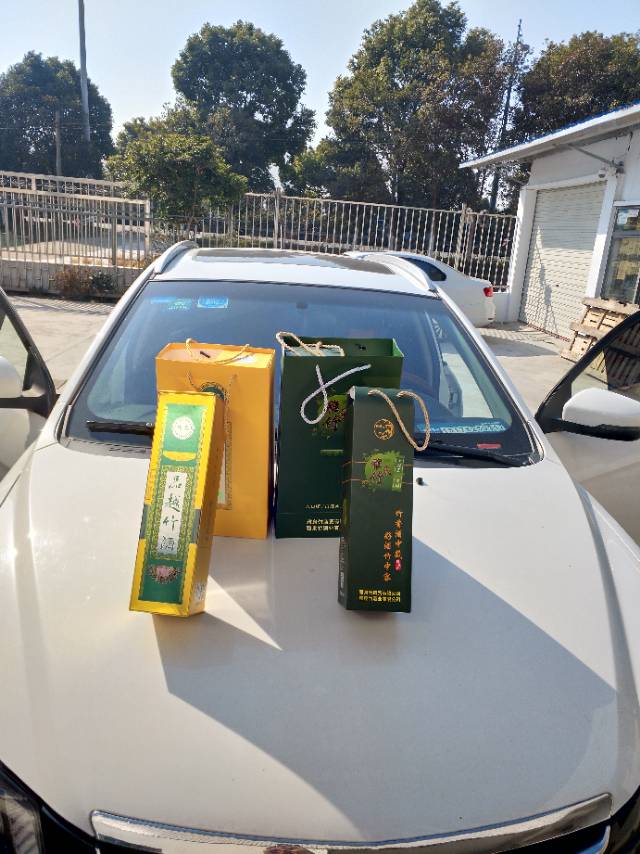 【雅泉竹酒】世界上唯一的会“呼吸”的活性鲜竹酒。
长在竹子里面的酒，【雅泉】中国竹筒酒最大的品牌
