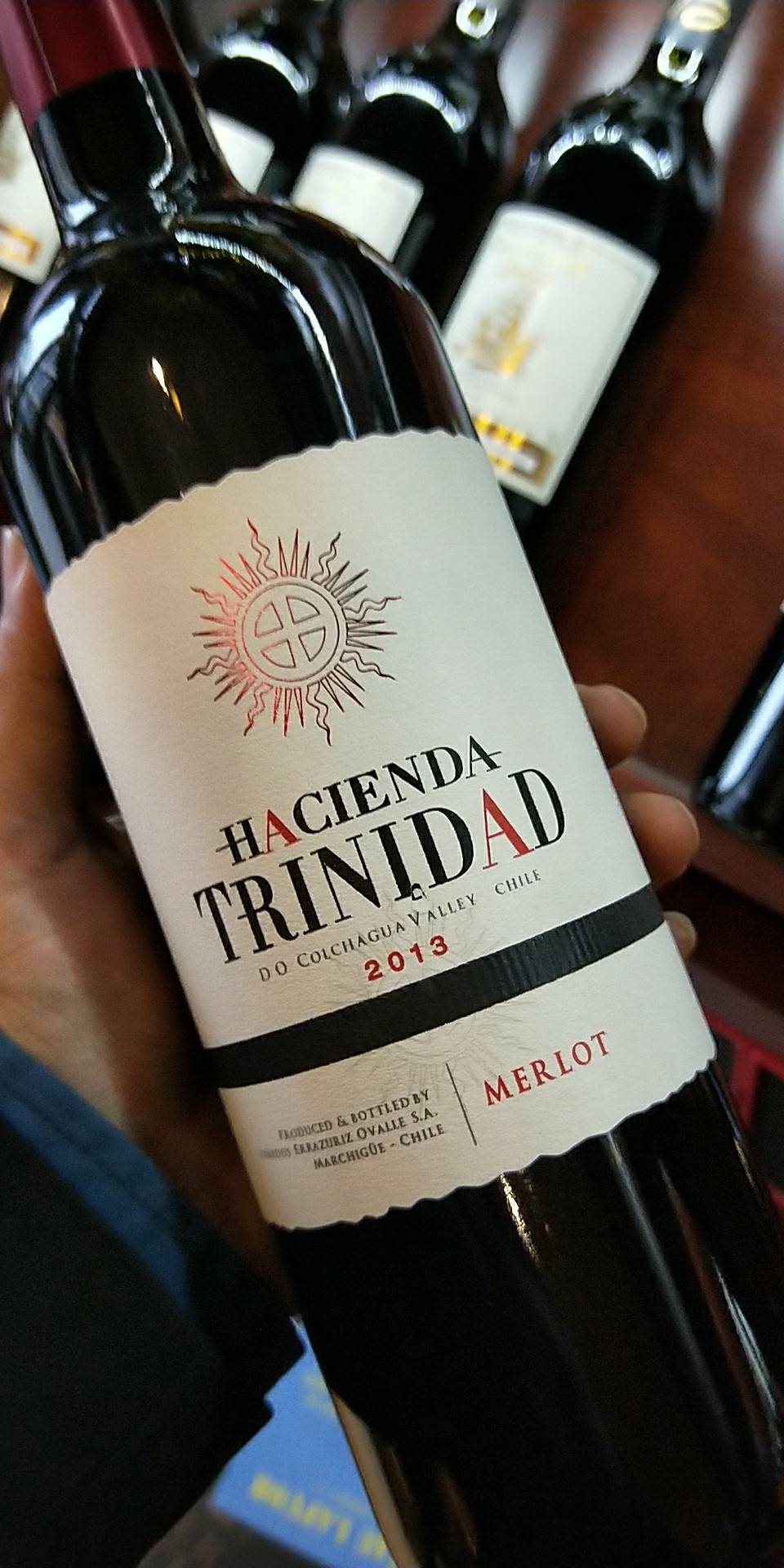 安徽岁月古堡贸易有限公司供应链是一家专业从事经营法国澳洲进口葡萄酒的企业，拥有多