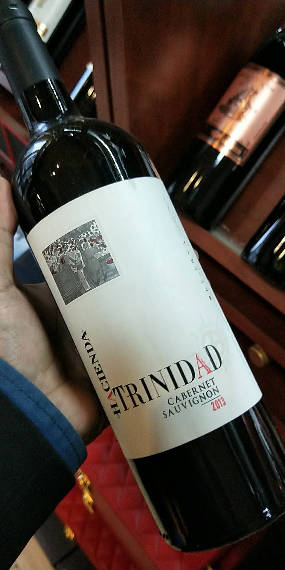 安徽岁月古堡贸易有限公司供应链是一家专业从事经营法国澳洲进口葡萄酒的企业，拥有多