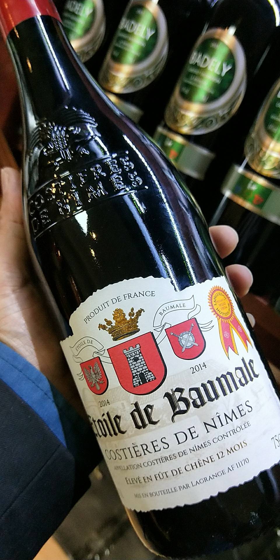 安徽岁月古堡贸易有限公司供应链是一家专业从事经营法国澳洲进口葡萄酒的企业，拥有多