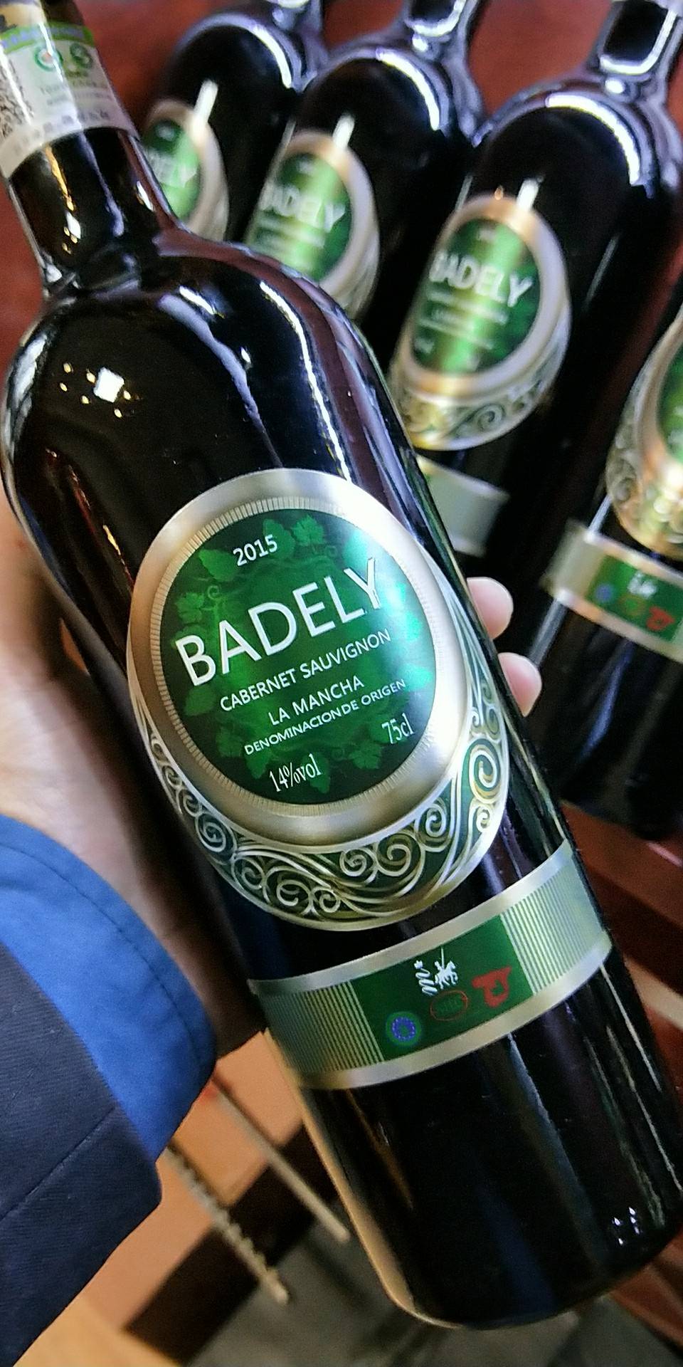 安徽岁月古堡贸易有限公司供应链是一家专业从事经营法国澳洲进口葡萄酒的企业，拥有多