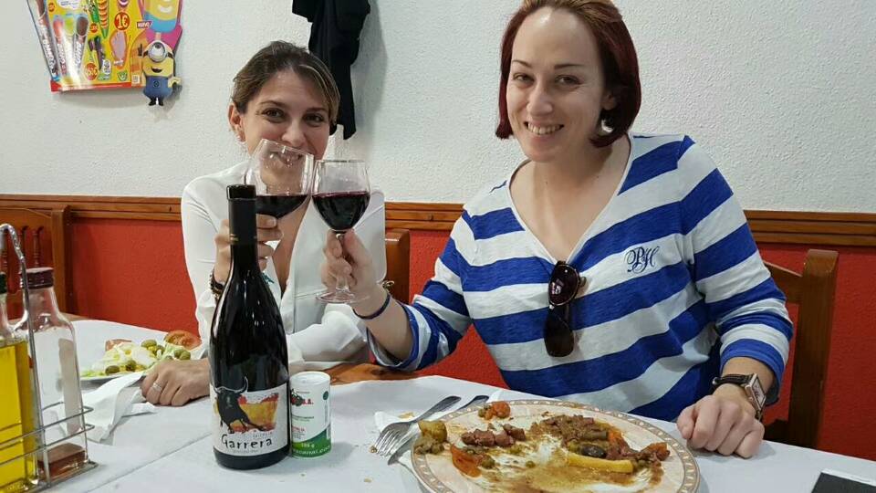 西班牙原装进口红酒，口感纯正，价格美丽
需要的速度联系18615080509