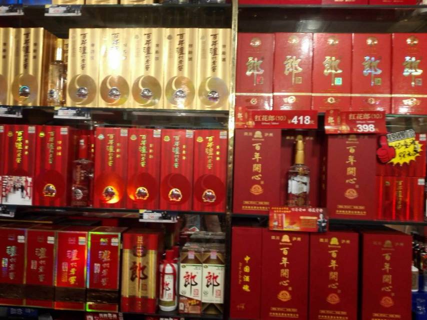 这是客户给我的名片！！
只要往上一摆
就有人买
只要有人摸
就有人喝
只要陈列做的大
销量就会大