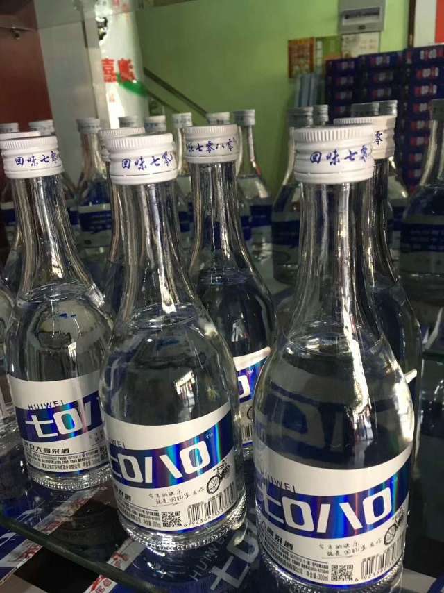 出口型高粱酒全國空白市場招商

品味7080，回味青春歲月

固態(tài)發(fā)酵高粱酒，期