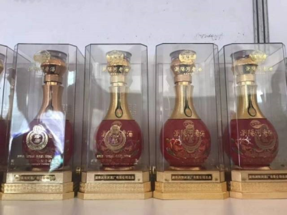 浏阳河酒给你意向不到的价格，给您意向不到的惊喜。一首名歌唱响海内外，一瓶美酒传承