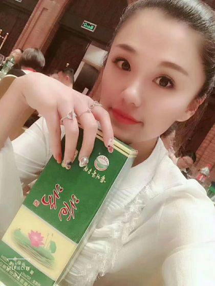 柔和醬香 “荷花酒”
聯(lián)系電話:18508526261