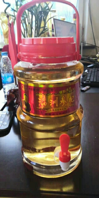 人參酒廠家，招全國空白區域經銷商。鮮參與美酒一對一絕配，每瓶窖藏美酒都有專屬的一