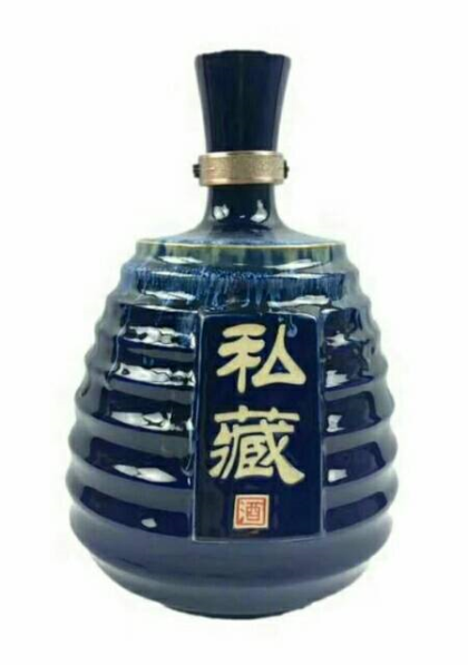      ]做人要像酒一样，坦诚质朴，给人以温暖，繁华过后，唇齿间仍留有淡淡余香