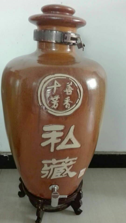      ]做人要像酒一样，坦诚质朴，给人以温暖，繁华过后，唇齿间仍留有淡淡余香
