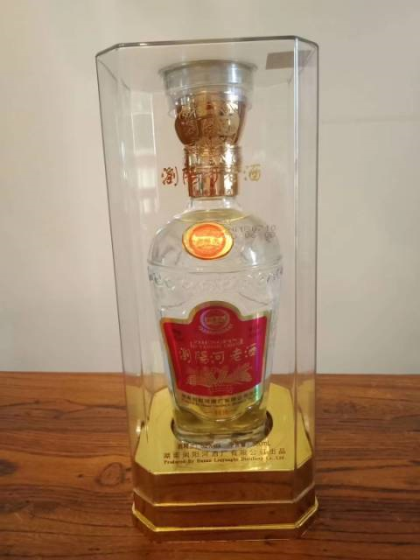 瀏陽(yáng)河酒給你意向不到的價(jià)格，給您意向不到的驚喜。一首名歌唱響海內(nèi)外，一瓶美酒傳承