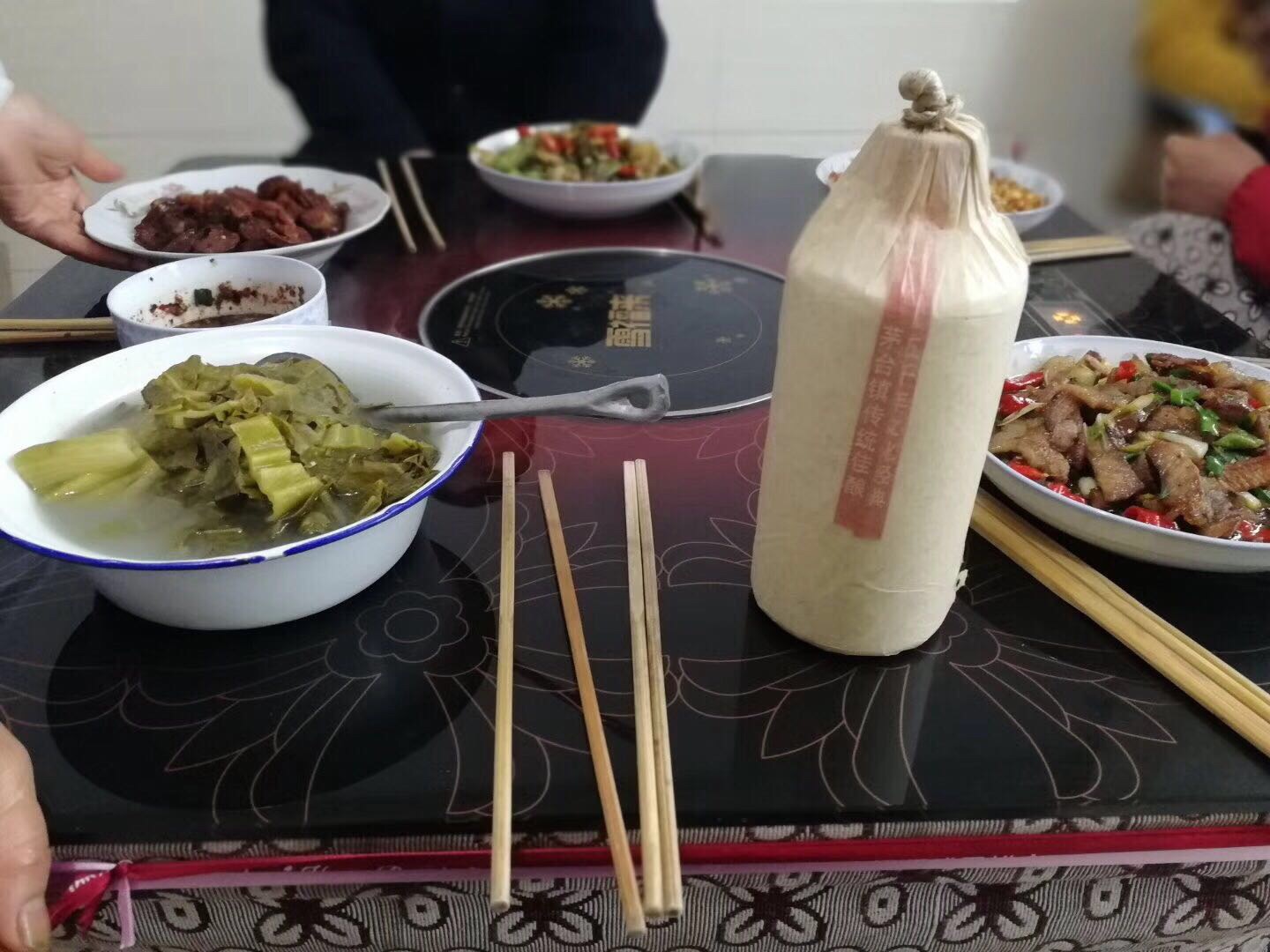 光瓶酒一款自家饮的酒，适用于各类饭局聚会，简单的包装，神秘的内含