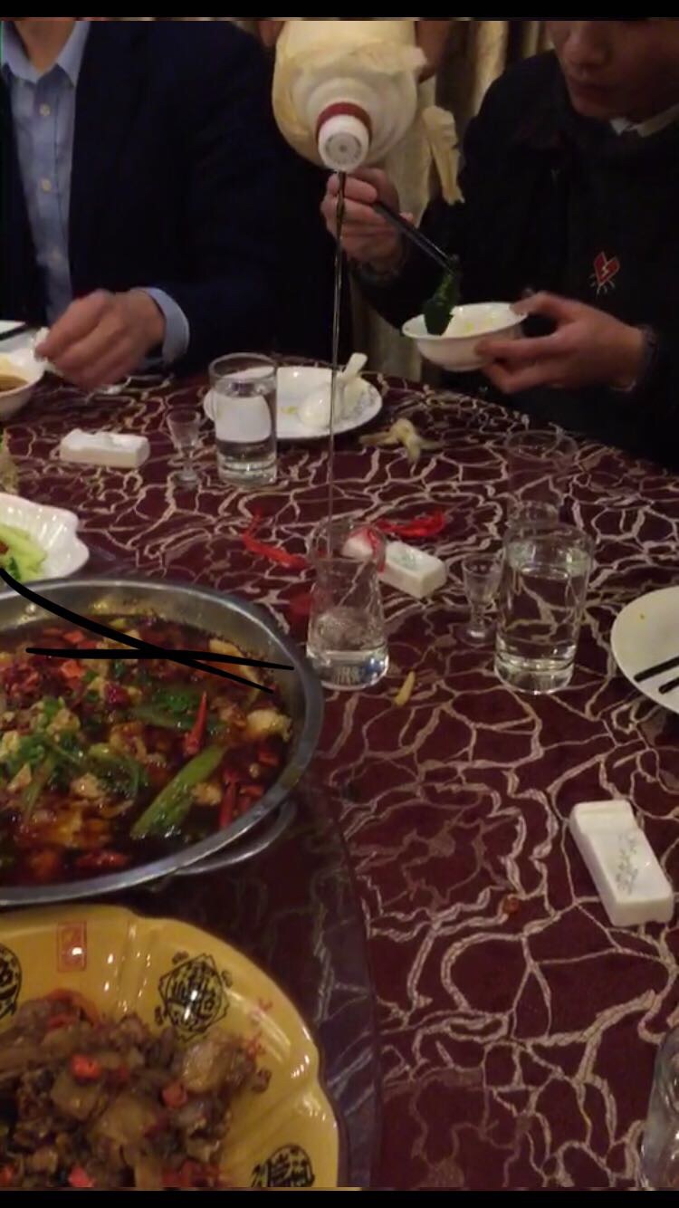 光瓶酒一款自家饮的酒，适用于各类饭局聚会，简单的包装，神秘的内含