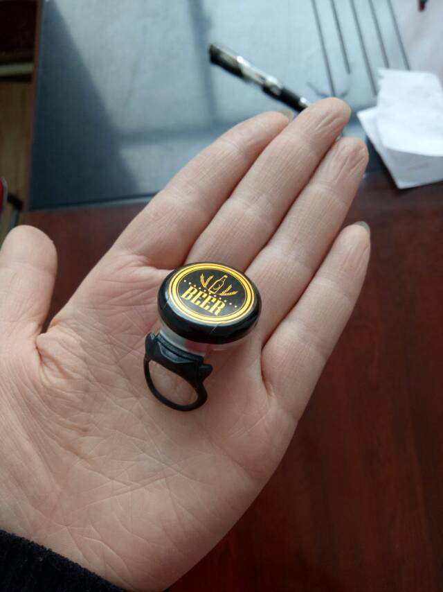 青岛未来酒业8090後啤酒?易拉盖啤酒上市，欢迎四海客户洽谈合作