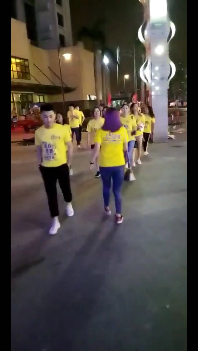 在一起，更青春，
8090後罐装啤酒