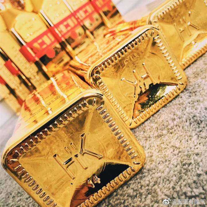 出口北京二锅头，时尚，大气，好喝不上头，招商电话13106530322微信同步