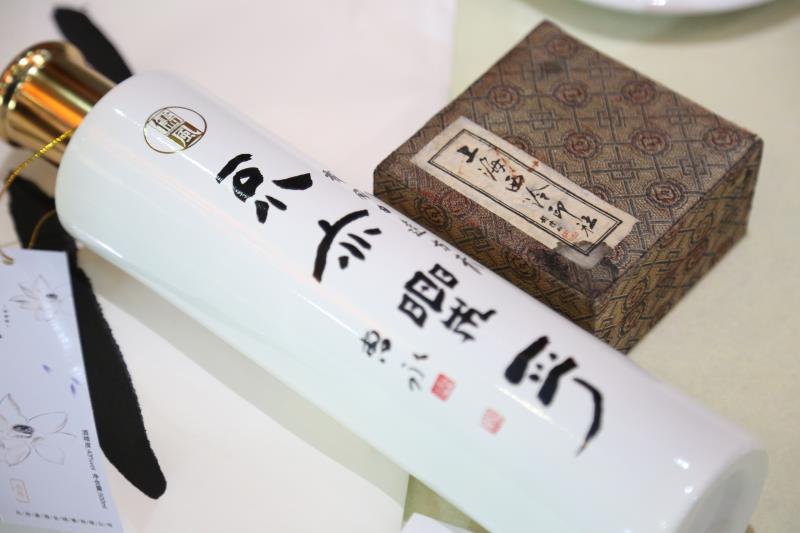 孔府宴儒風(fēng)酒，儒家文化，書(shū)法藝術(shù)，獲獎(jiǎng)酒液，山東省省長(zhǎng)杯工業(yè)設(shè)計(jì)大獎(jiǎng)，誠(chéng)邀您的加