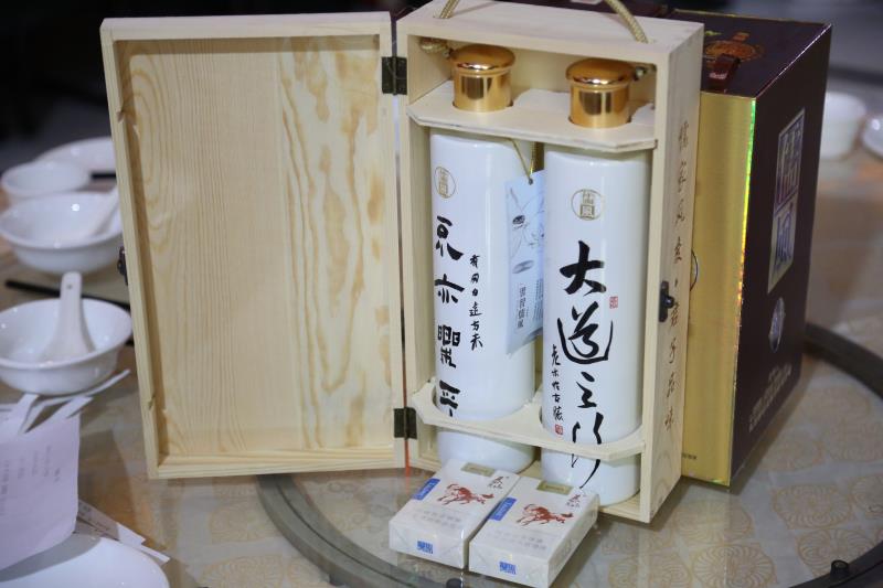 孔府宴儒風(fēng)酒，儒家文化，書(shū)法藝術(shù)，獲獎(jiǎng)酒液，山東省省長(zhǎng)杯工業(yè)設(shè)計(jì)大獎(jiǎng)，誠(chéng)邀您的加