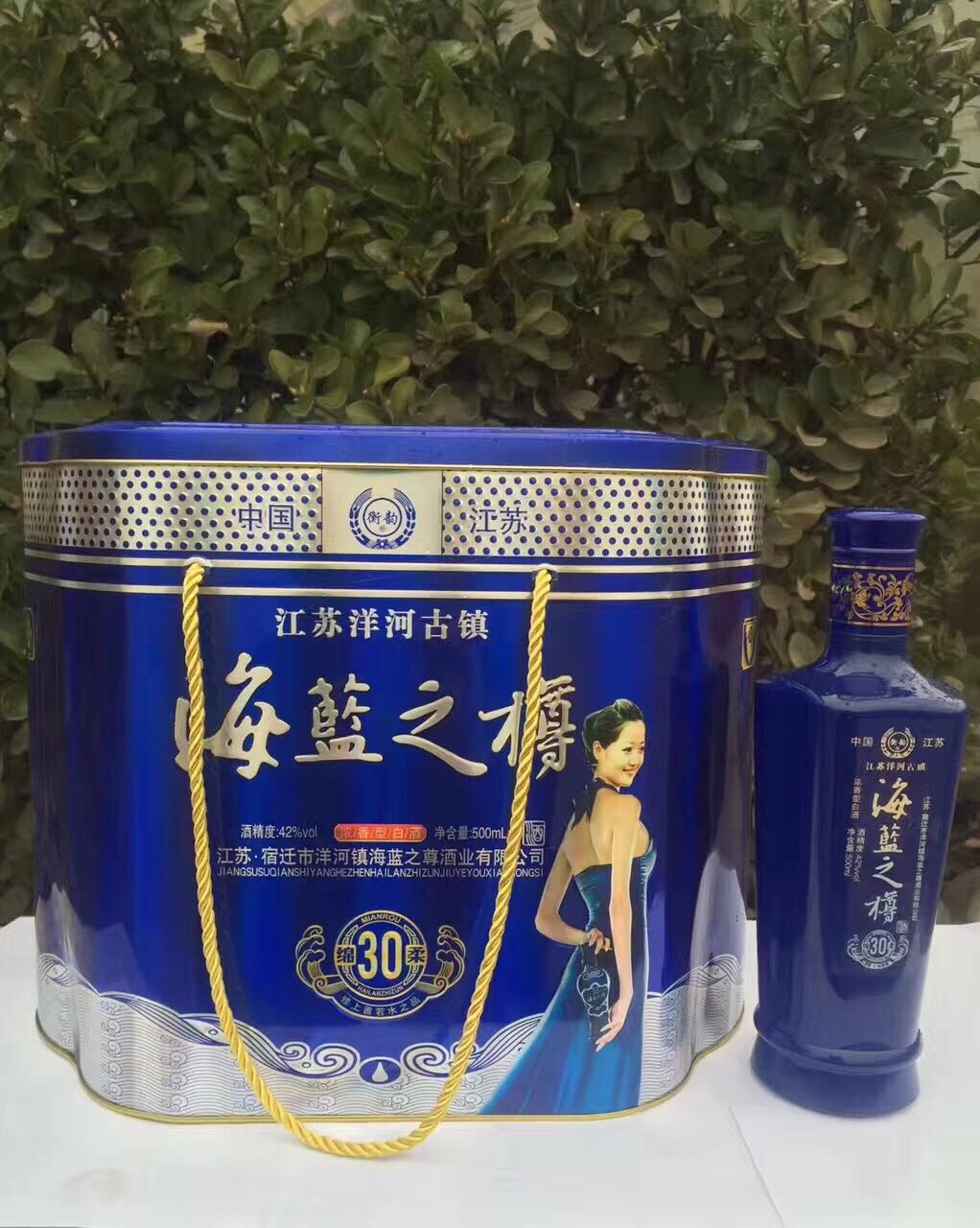 我公司白酒生產(chǎn)：洋河鎮(zhèn) 海藍(lán)之樽酒藍(lán)色之夢(mèng)酒中國(guó)夢(mèng)系列白酒。茅臺(tái)鎮(zhèn) 國(guó)醬 ，國(guó)宴