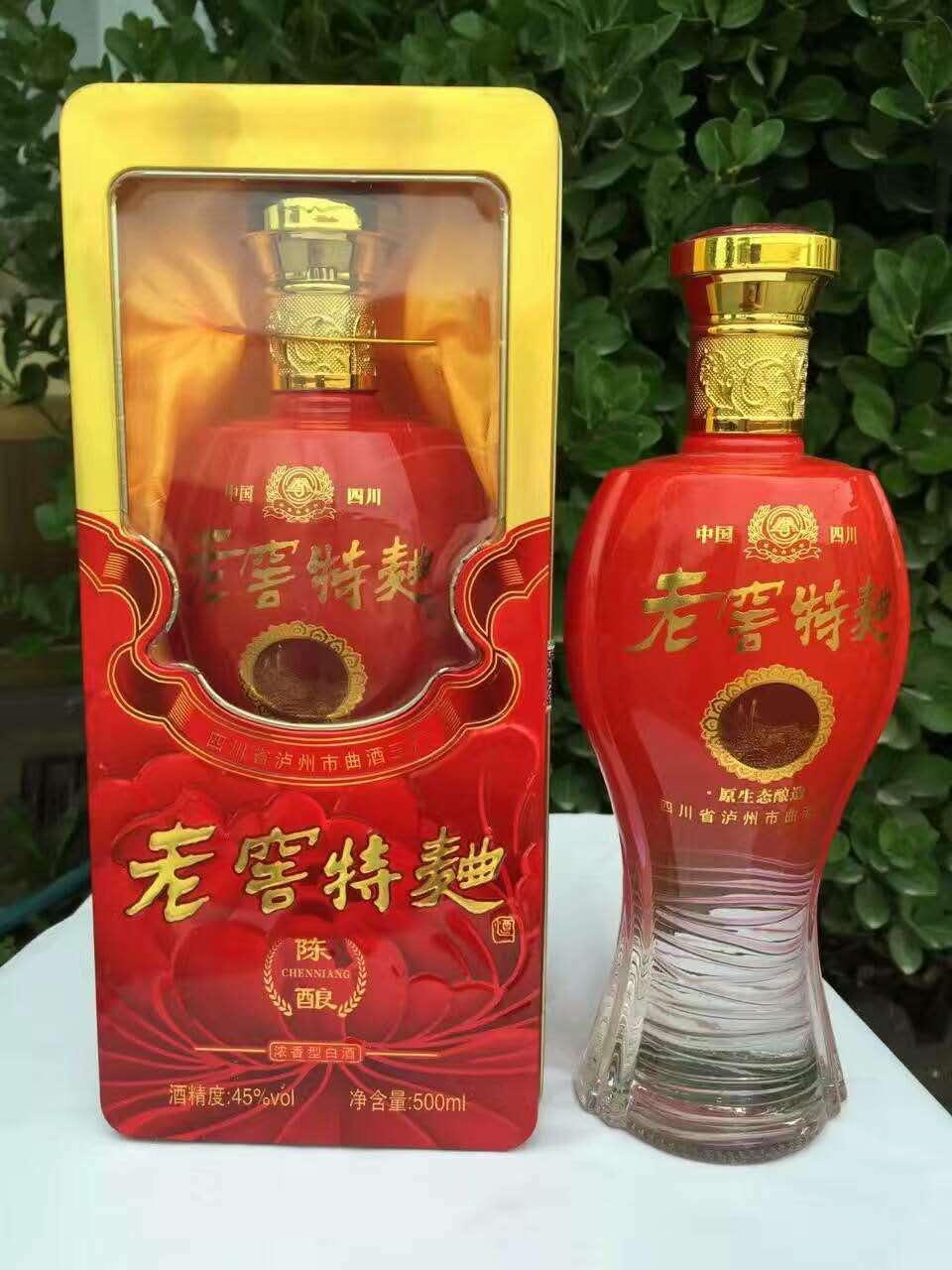 我公司白酒生產(chǎn)：洋河鎮(zhèn) 海藍(lán)之樽，藍(lán)色之夢(mèng) ，中國(guó)夢(mèng)，系列白酒。茅臺(tái)鎮(zhèn) 國(guó)醬 ，