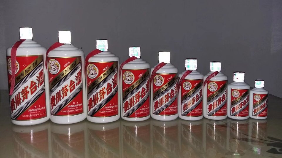 长期批发茅台系列，红花郎系列，五粮液，剑南春，习酒1988，国窖1573等各种名