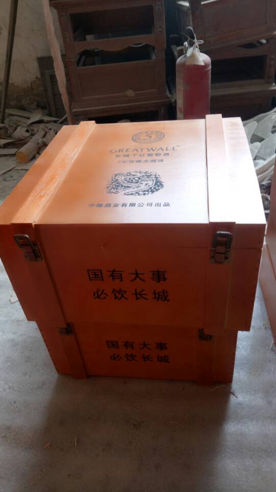專業(yè)制作各種紅酒白酒包裝木盒有需要聯(lián)系15853056546