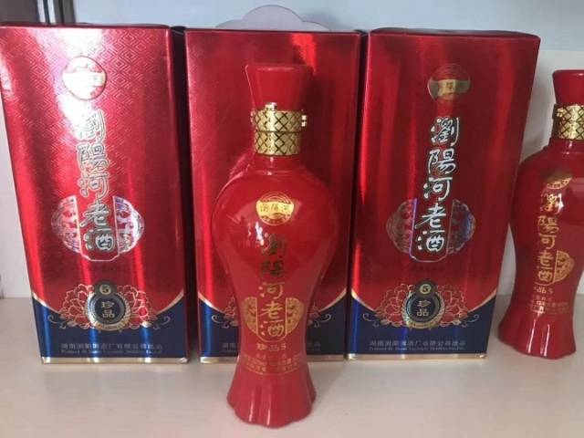 浏阳河酒给你意向不到的价格，给您意向不到的惊喜。一首名歌唱响海内外，一瓶美酒传承