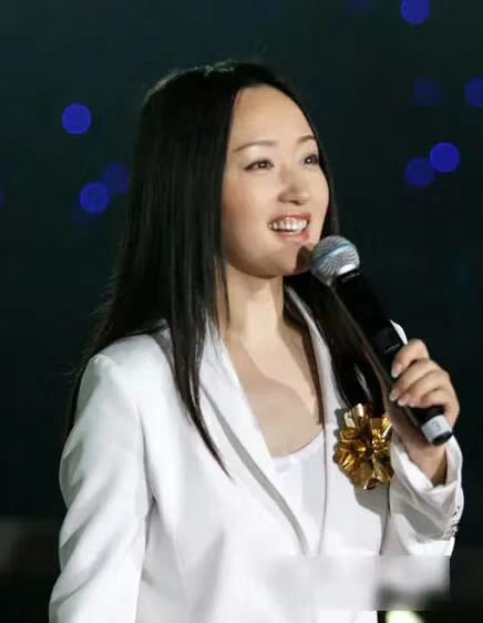 古井988全国巡演首场9月8号徐州站，杨钰莹亲临现场，一首轻轻告诉你古井988怎