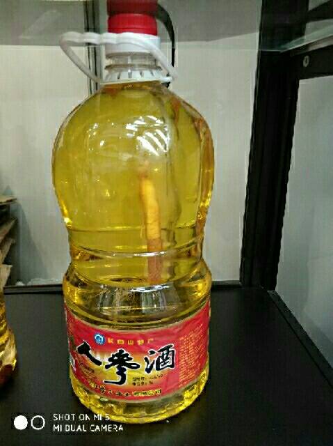 人参酒厂家，招全国空白区域经销商。鲜参与美酒一对一绝配，每瓶窖藏美酒都有专属的一
