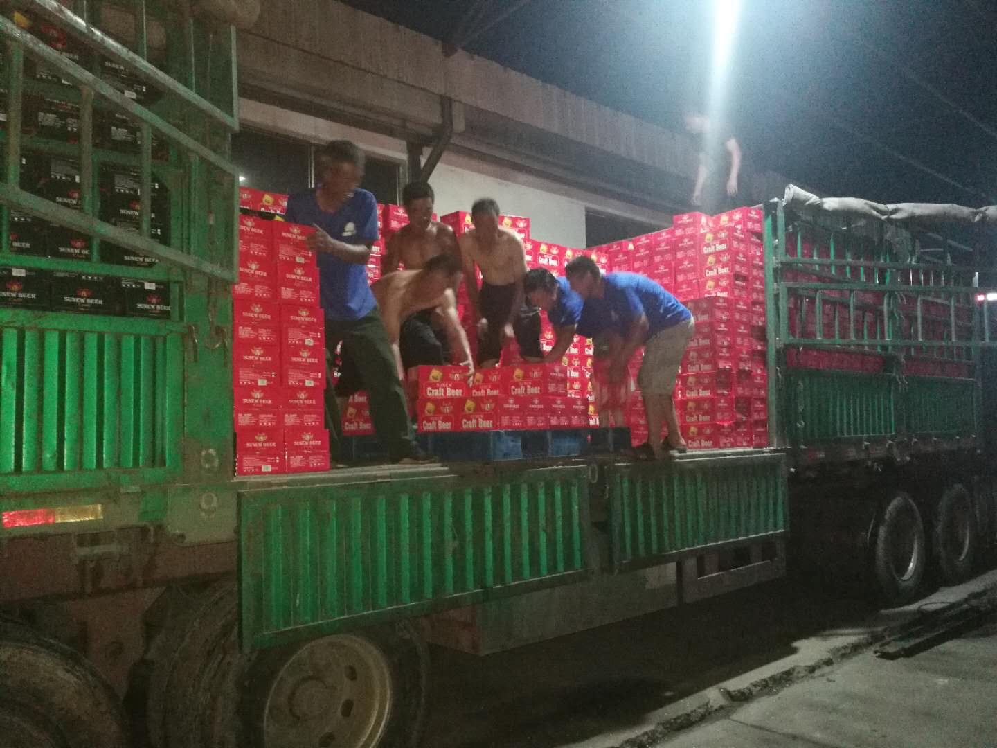 哥么纳连夜装车发货中