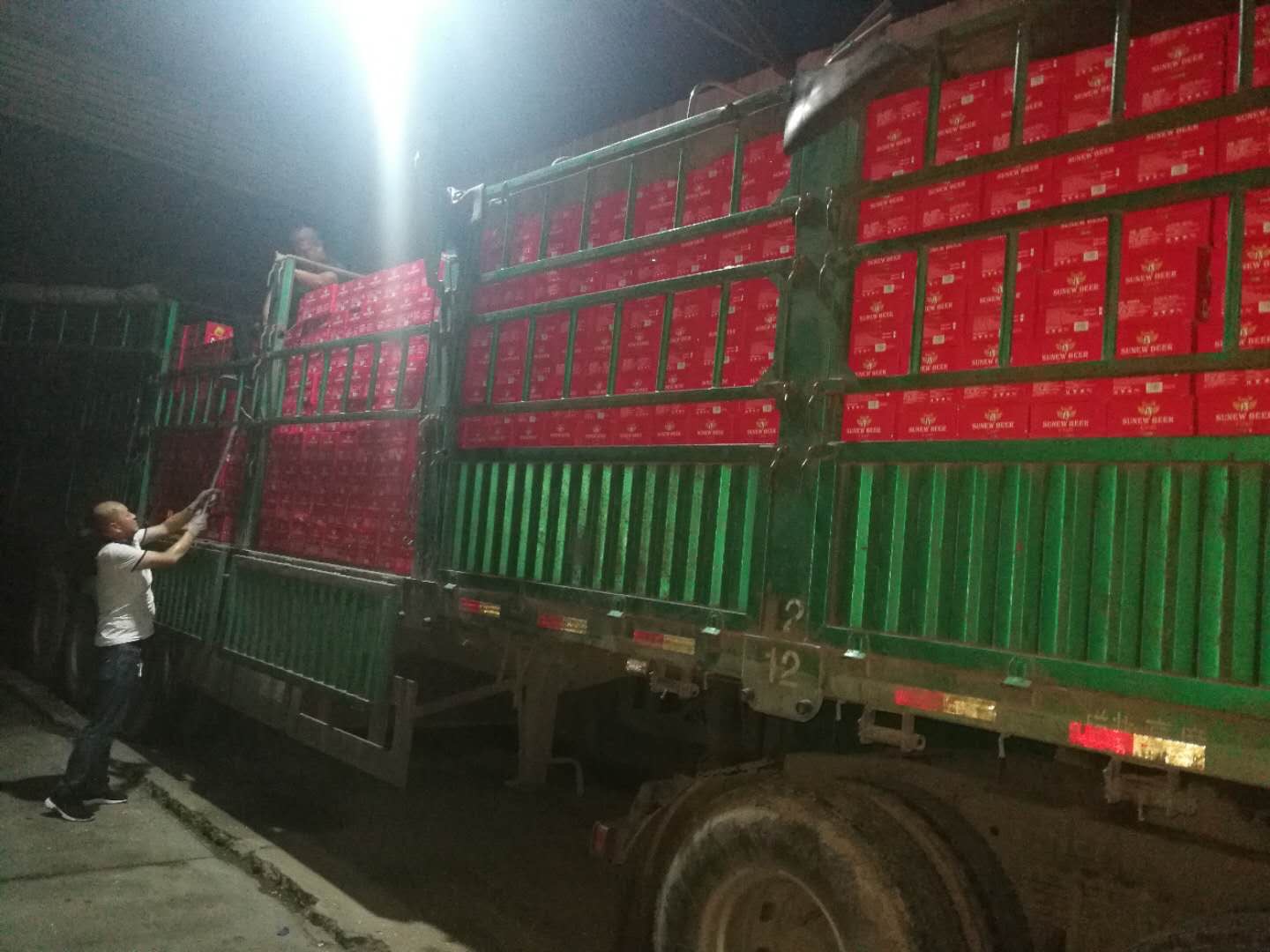 哥么纳连夜装车发货中