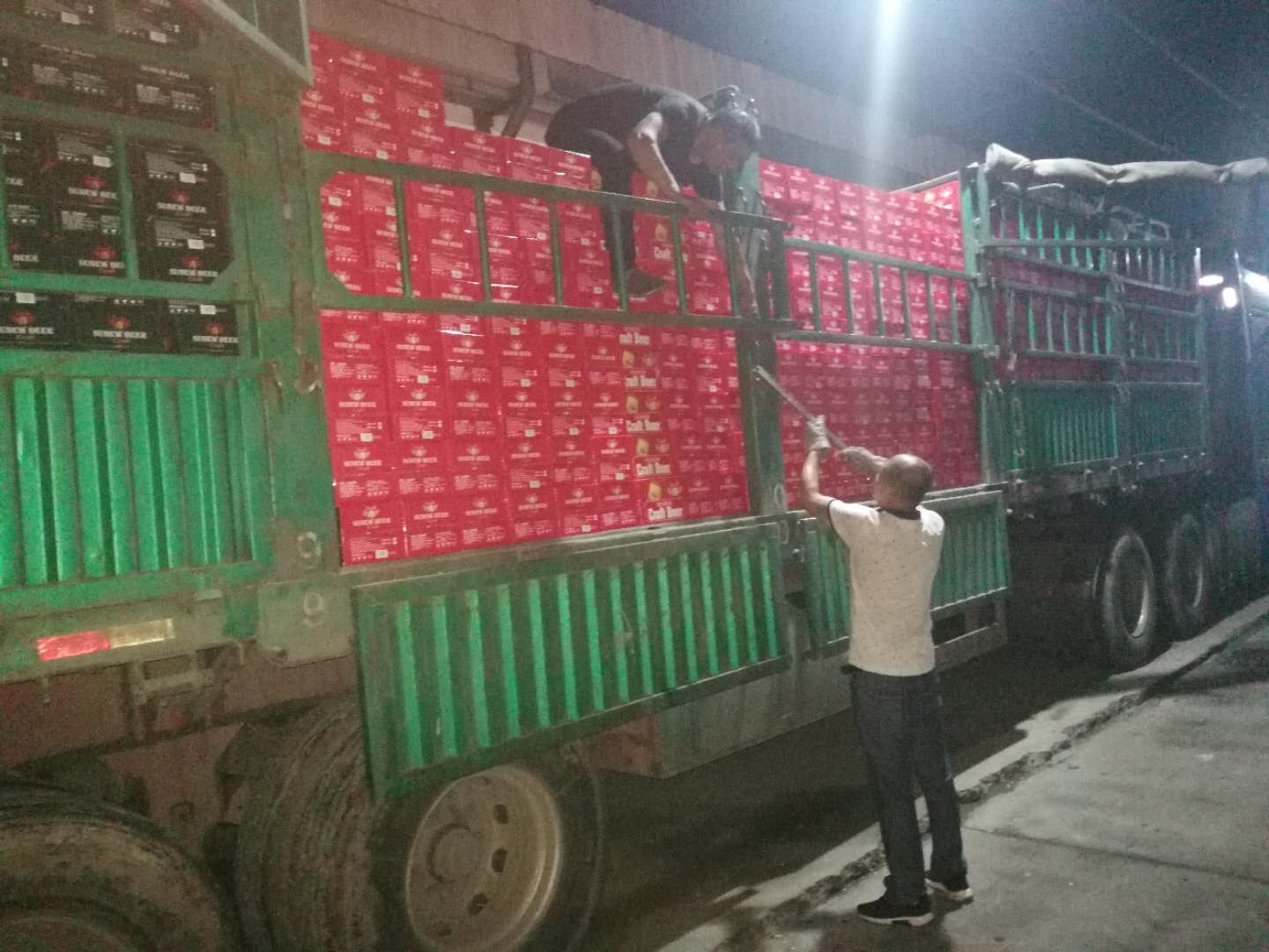 哥么纳连夜装车发货中