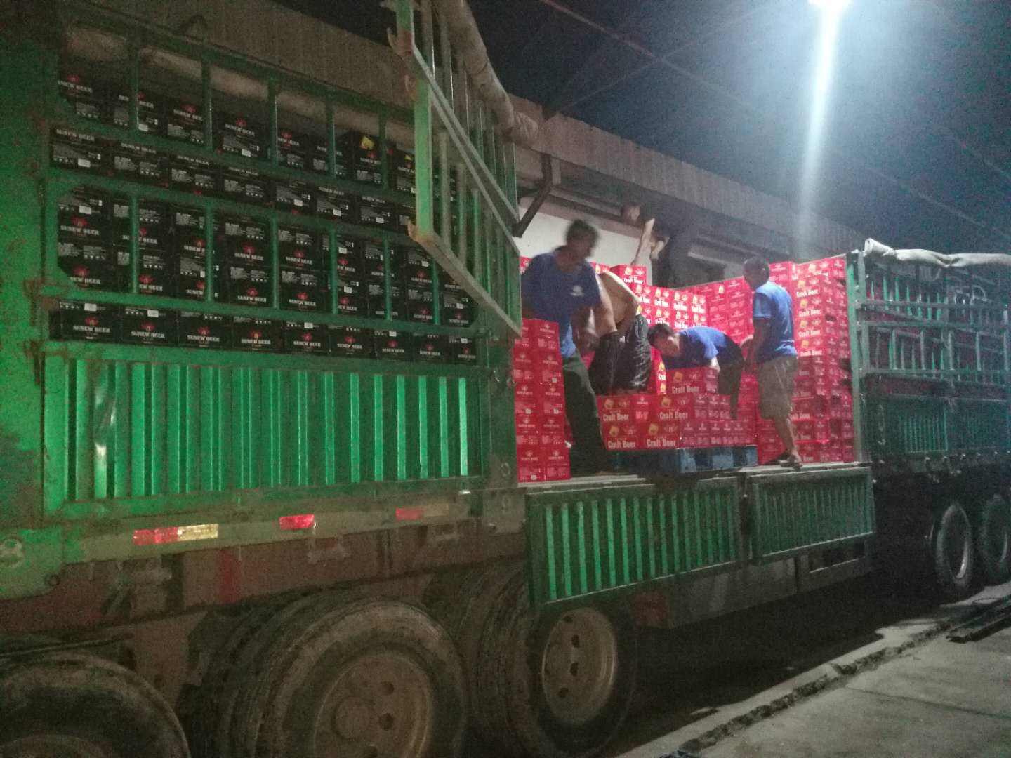 哥么纳连夜装车发货中