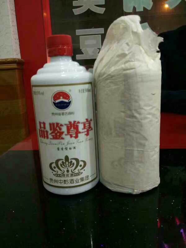 品名：光瓶酒光瓶酒：是我们存了5年以上的纯粮酱香酒加十年以上的老酒，经过精细的白