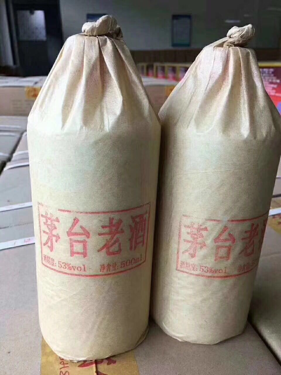 品名：光瓶酒光瓶酒：是我们存了5年以上的纯粮酱香酒加十年以上的老酒，经过精细的白