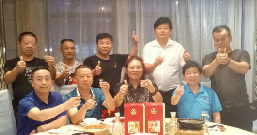 祝贺五粮液股份福喜迎门酒与嘉兴彭氏酒业成功签约288万元！
五粮液股份福喜迎门