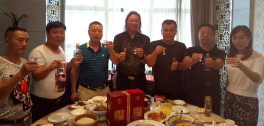 祝贺五粮液股份福喜迎门酒与嘉兴彭氏酒业成功签约288万元！
五粮液股份福喜迎门