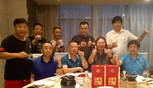 祝贺五粮液股份福喜迎门酒与嘉兴彭氏酒业成功签约288万元！
五粮液股份福喜迎门