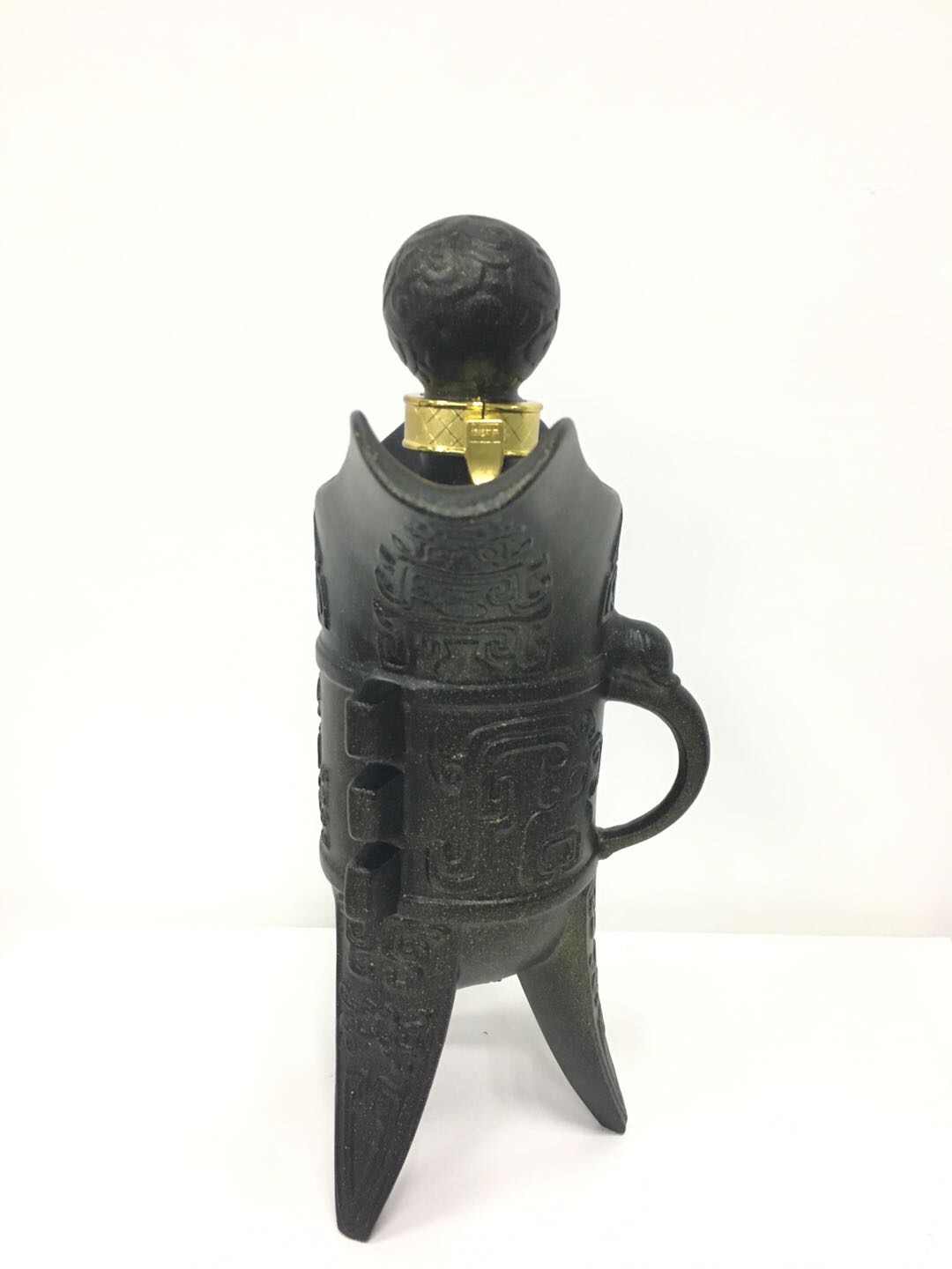 刚刚出来的新品，喜欢的老板直接电话联系，20年酿造茅台酱香型白酒，景德镇陶瓷制作