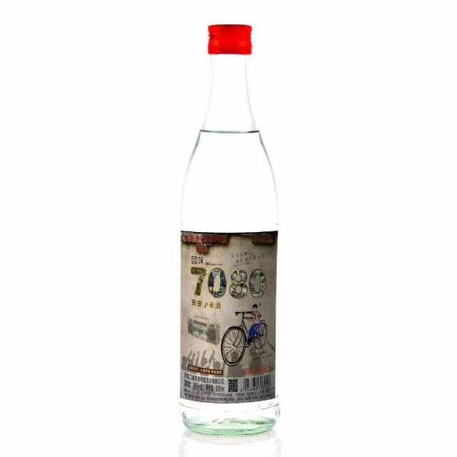 品味7080，回味青春歲月！回味7080高粱酒，固態(tài)發(fā)酵，口感柔和，賣點明確，誠