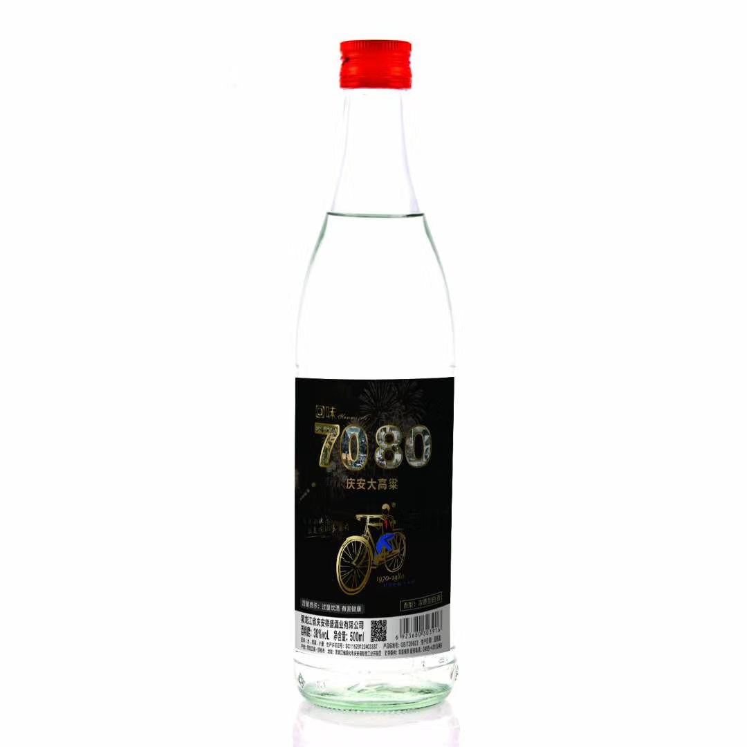 品味7080，回味青春歲月！回味7080高粱酒，固態(tài)發(fā)酵，口感柔和，賣點明確，誠