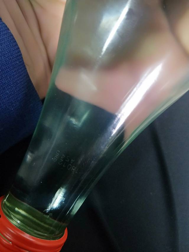 ????牛欄山42度陳釀瓶頸激光碼！口感質(zhì)量絕對沒問題！牛欄山42度陳釀100箱