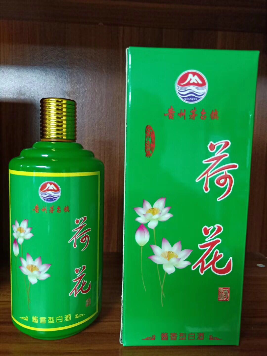 荷花酒  招商價(jià)格比較實(shí)惠   政策比較好  歡迎來電咨詢  聯(lián)系號(hào)碼15120239572