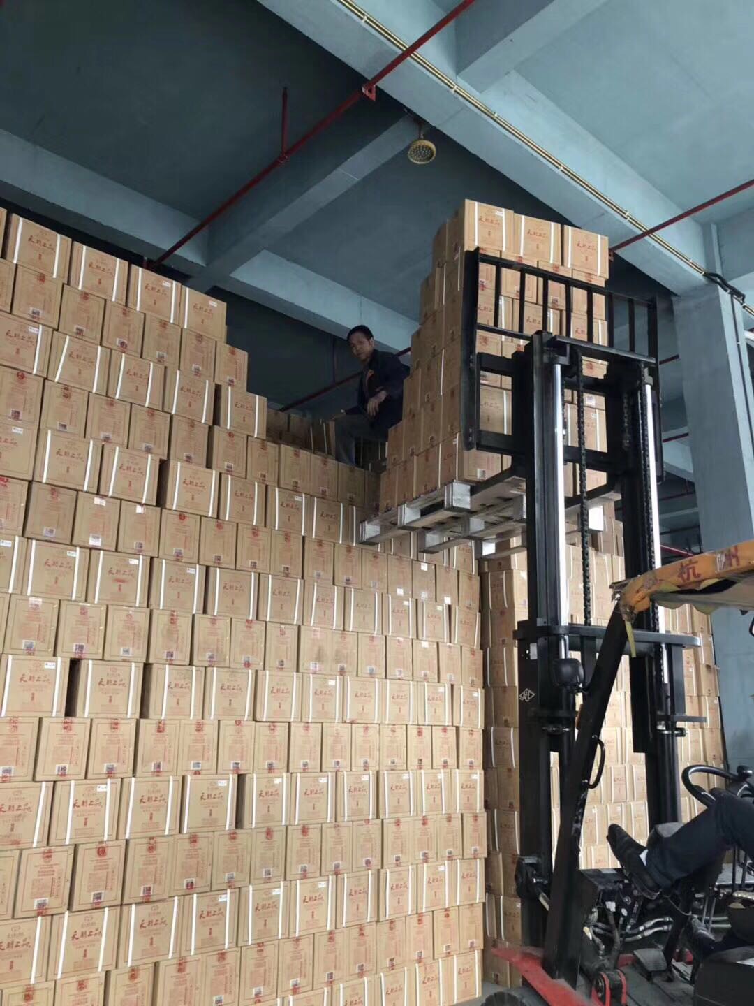 出天朝上品貴人酒500件，價格美麗，現(xiàn)貨秒發(fā)，
15120239572馬上拿單號