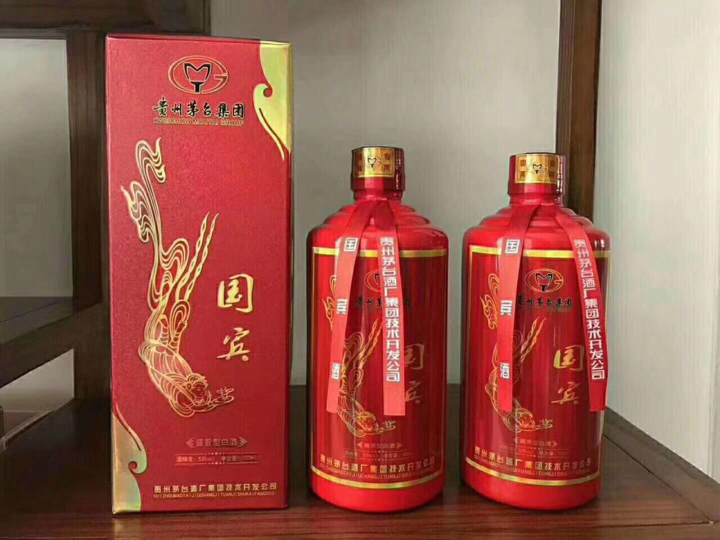 茅臺(tái) 國(guó)賓酒
貴州茅臺(tái)酒廠集團(tuán)技術(shù)開(kāi)發(fā)公司出品
醬香型 53°
精包裝 高品質(zhì) 